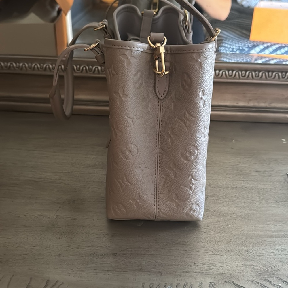 Louis Vuitton bag - Picture 3 of 11